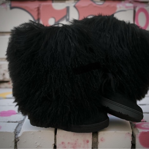BearPaw Black Furry Winter Boots - Picture 1 of 2